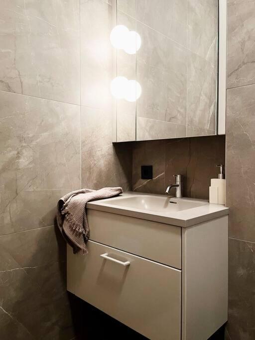 Private Lux 2Br & 2Ba City Center With Free Parking Reykjavik Luaran gambar