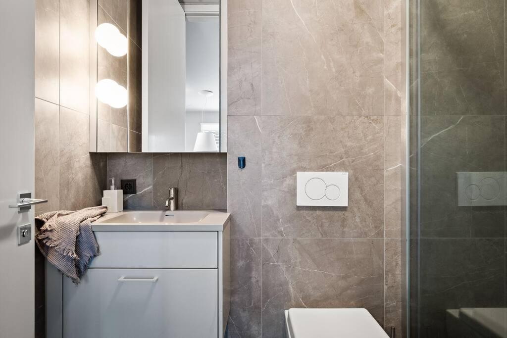 Private Lux 2Br & 2Ba City Center With Free Parking Reykjavik Luaran gambar