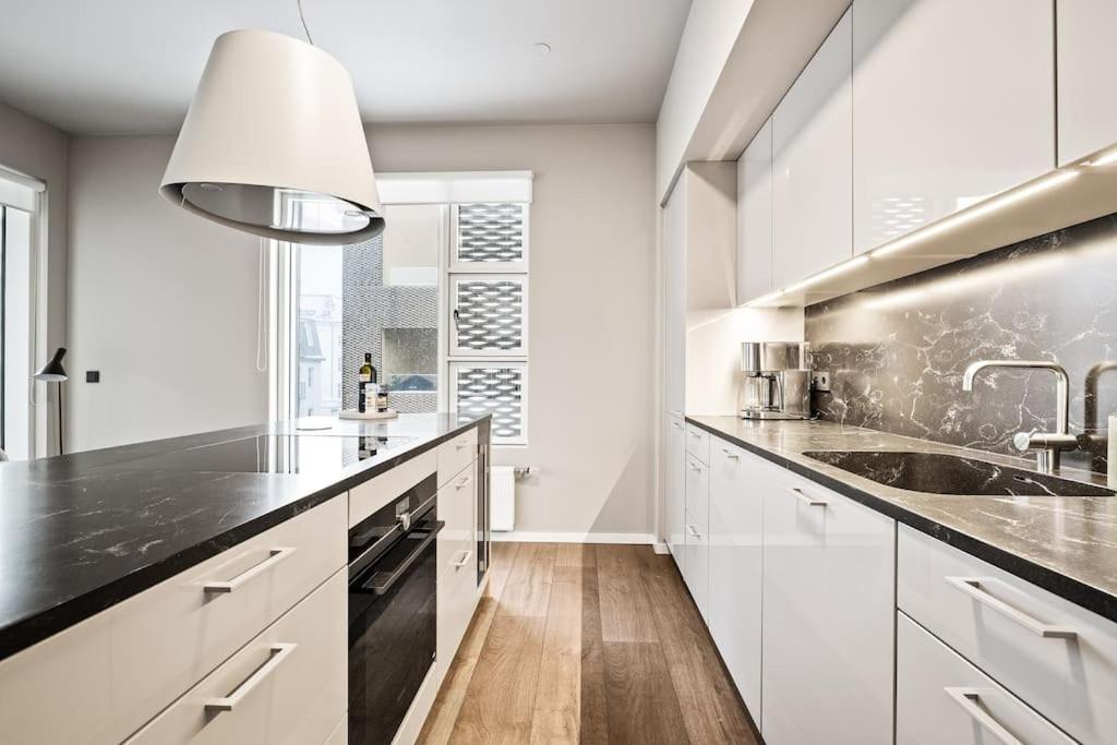 Private Lux 2Br & 2Ba City Center With Free Parking Reykjavik Luaran gambar